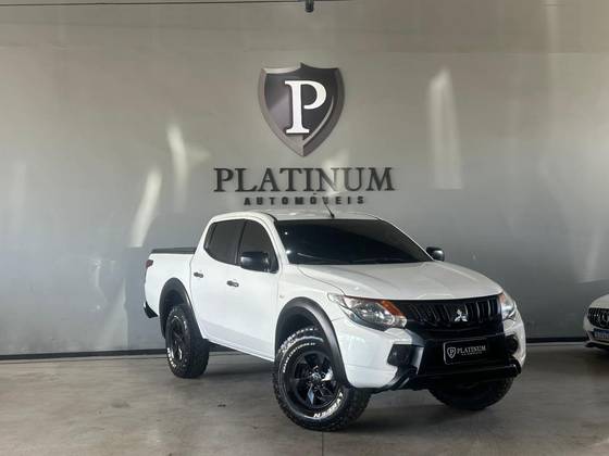 MITSUBISHI L200 TRITON 2.4 16V TURBO DIESEL OUTDOOR GLS CD 4X4 AUTOMÁTICO